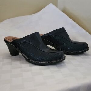 Chic Black Embossed Leather Clogs